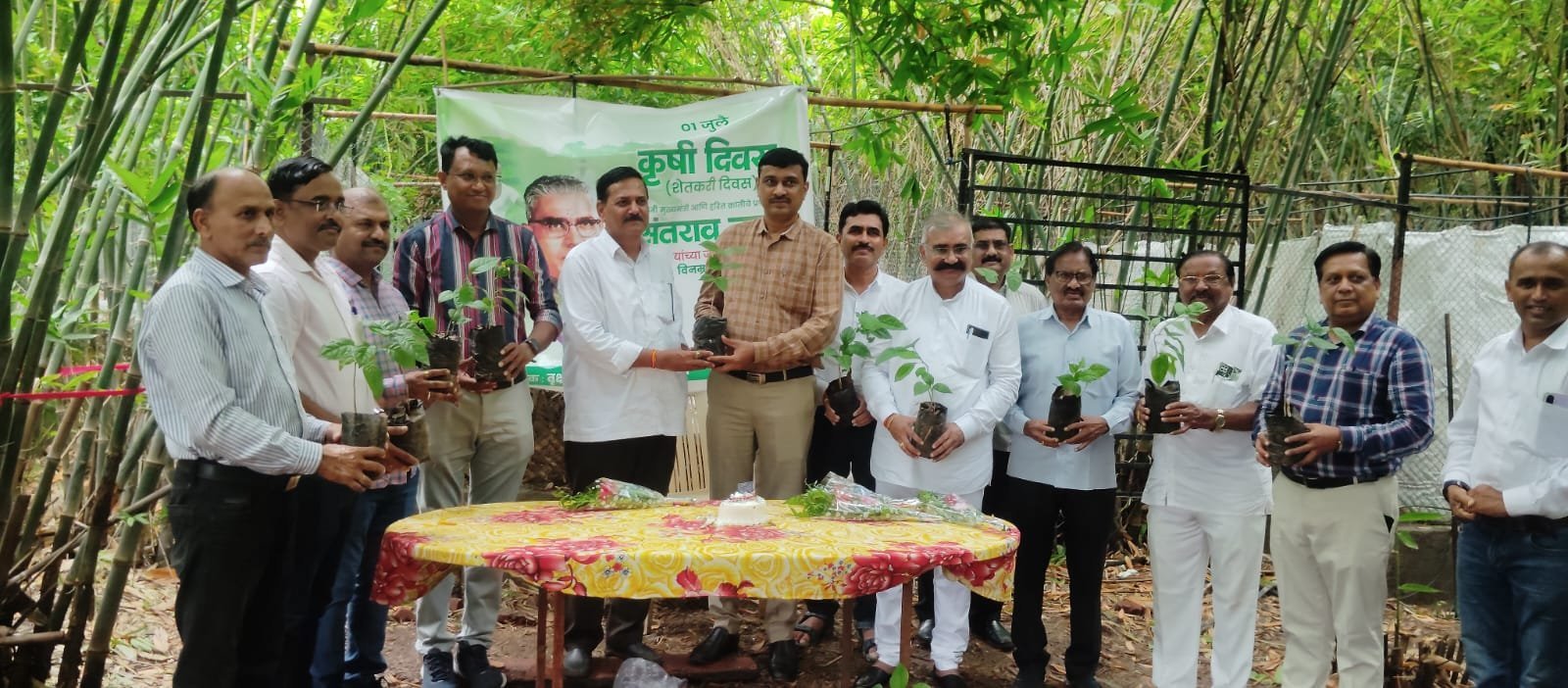*कृषी दिनी शिवाजी राजपूत यांच्या वनश्री ऑक्सिजन पार्क मध्ये पाचव्या बांबू प्लांटेशनचा उत्साहात वाढदिवस साजरा*